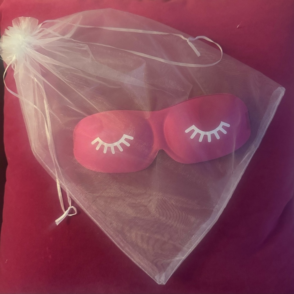 1 Vibrant 3D Contoured Eyelash Extension Sleep Mask - "Lash Bra" Blackout NWT - Picture 2 of 2